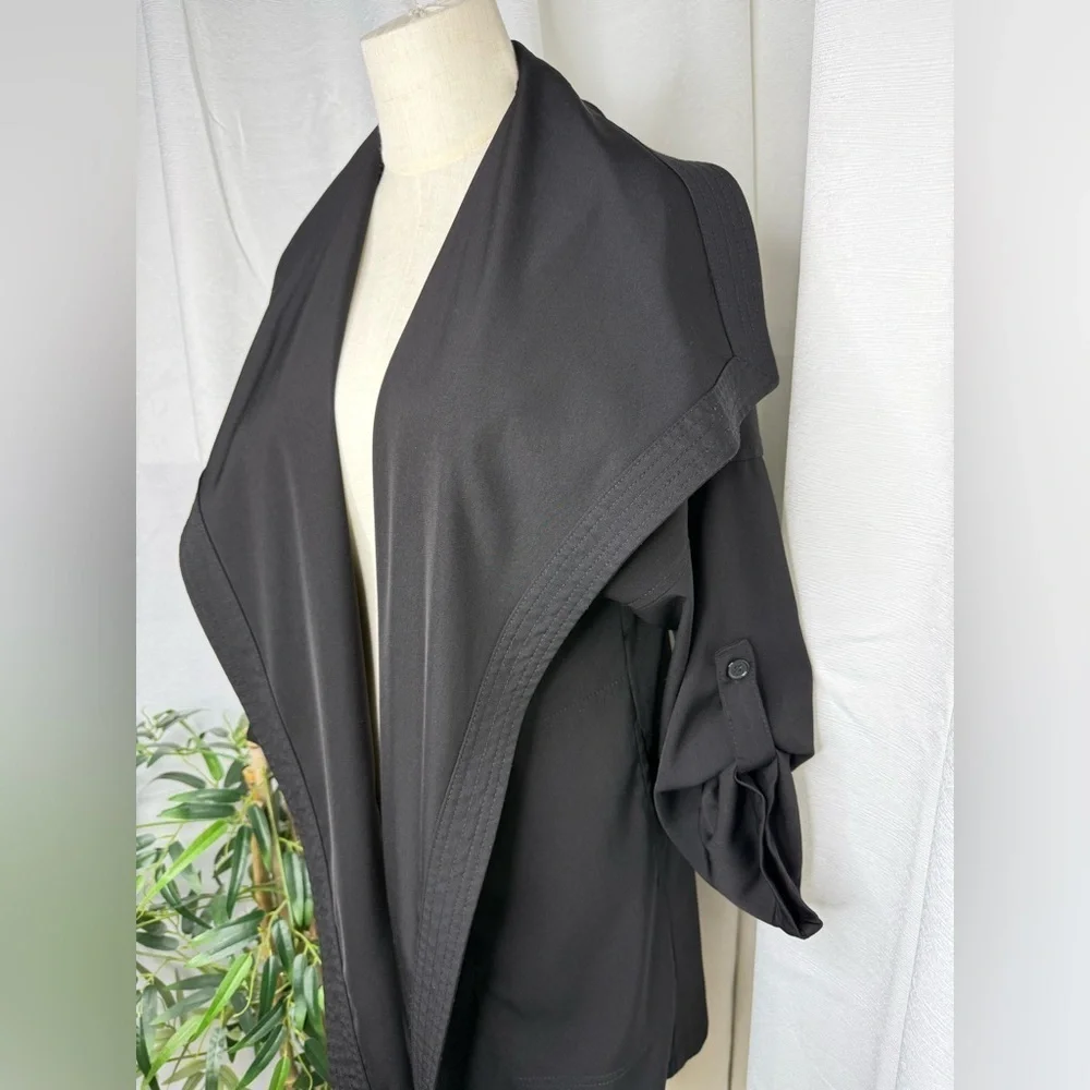 Max Studio color black